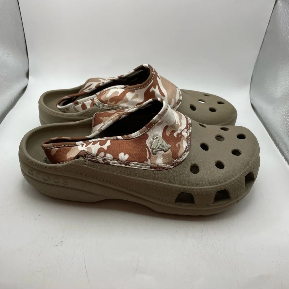 Crocs women’s tan clogs size 5 - Picture 2 of 9